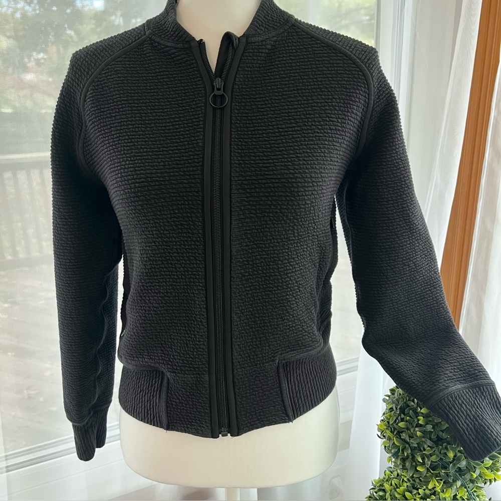 Lululemon On Repeat Bomber Textured Zip Up Jacket Color Black Size 6 - Picture 2 of 16
